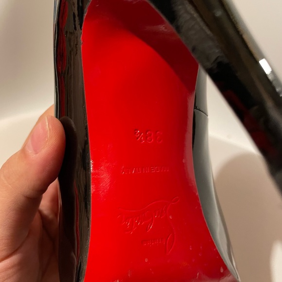 Authentic Christian Louboutin Round toe leather pumps - Picture 7 of 7